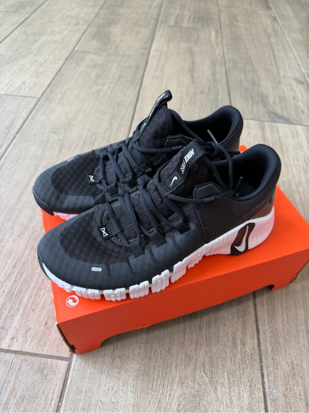 Nike Free Metcon 5 ( box without lid )
